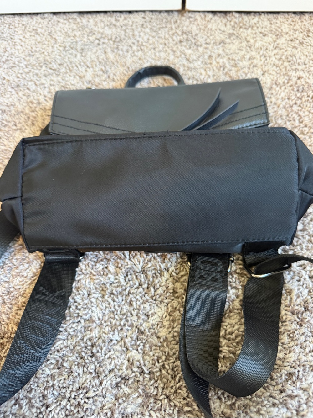 Botiker New York Trigger Mini Backpack - Picture 10 of 15